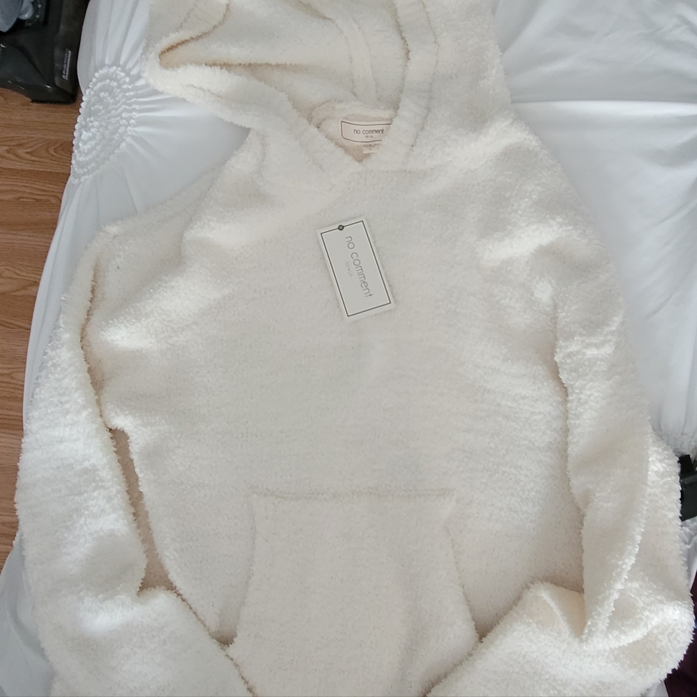 White pull over fleece
